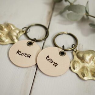 製作事例〜２匹の猫ちゃん肉球キーホルダー