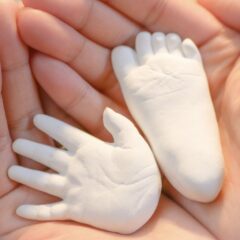 生後6ヶ月と１歳の手足の大きさの違い