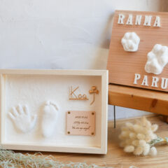 お子様とペット２匹の手形足形アートのご紹介＊