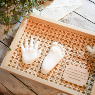 〜麻布とラタン〜2歳のお子様の手形足形アート