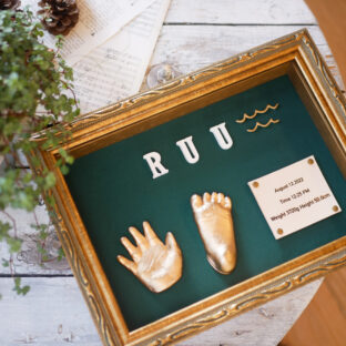 サテン生地と真鍮文字のオーダーメイド作品